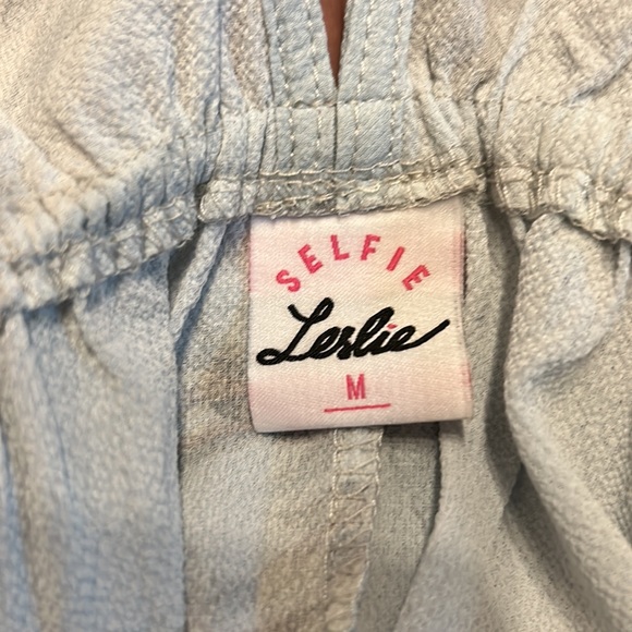 Selfie Leslie Braelynn Casual Romper, Light Blue Floral, Size M - Picture 6 of 7